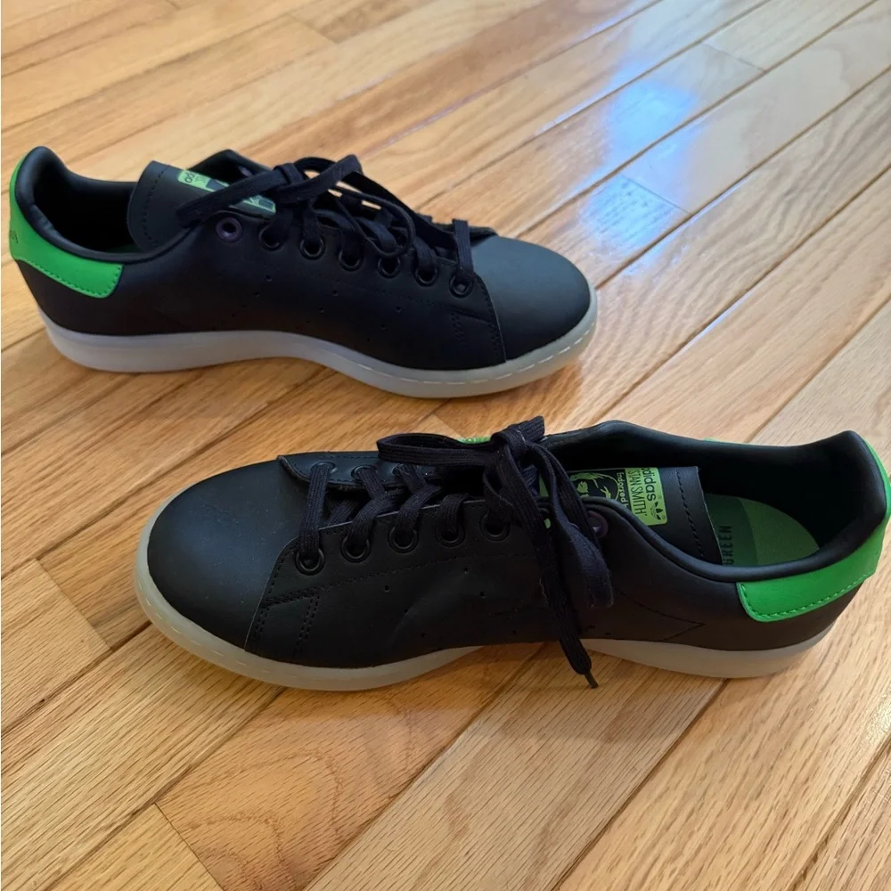 Hulk Smash Adidas Marvel Black and Green Kids Sneakers 6.5
